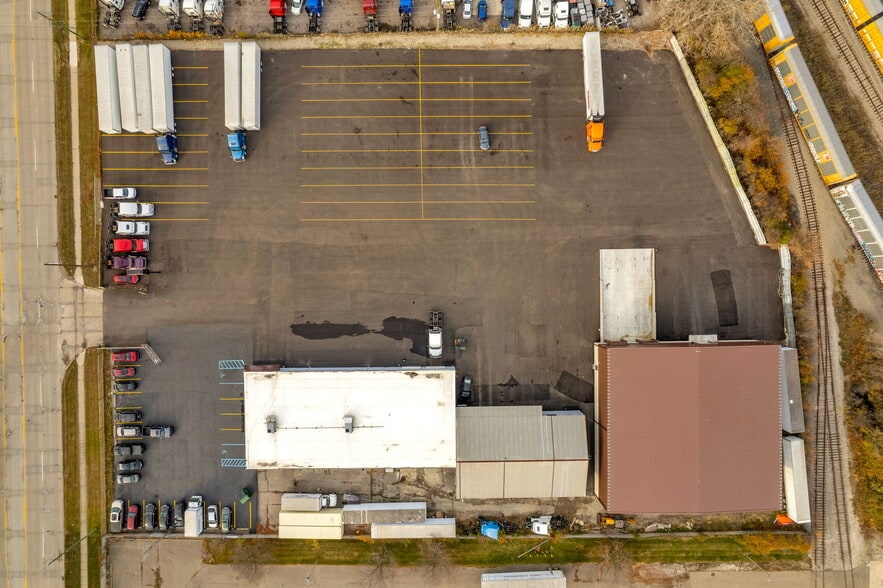 More Photos Of 1475 S Newburgh Rd, Westland Light Distribution For Sale