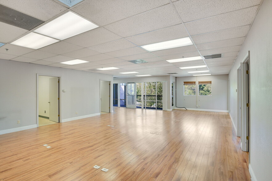 More Photos Of 250 W Main St, Woodland Office For Lease