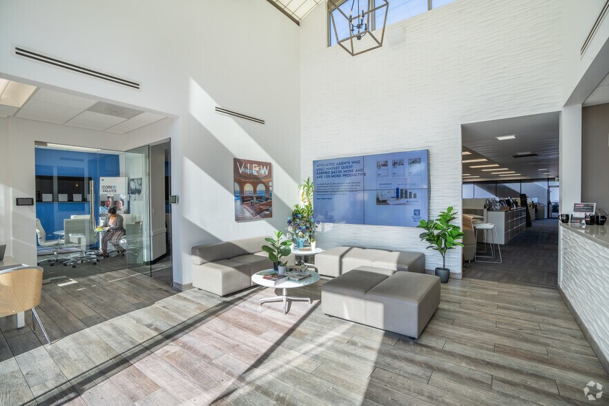 More Photos Of 930 Prospect St, La Jolla Storefront Retail Office For Lease