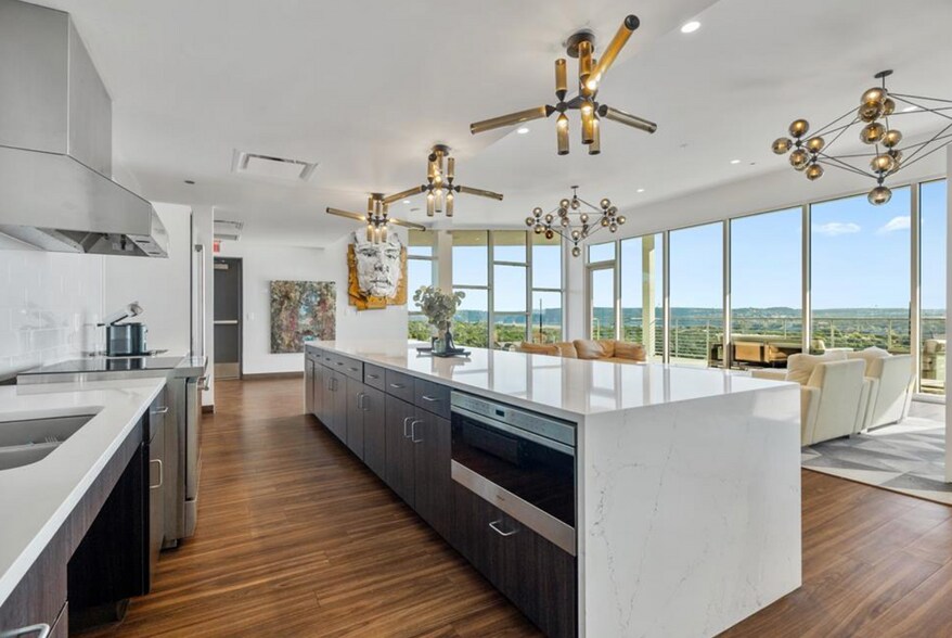 More Photos Of 4229 FM 620, Austin Showroom For Sale
