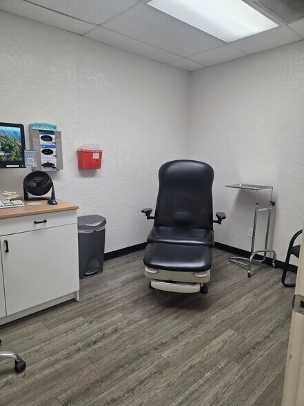 More Photos Of 8008 Menaul Blvd NE, Albuquerque Medical For Sale