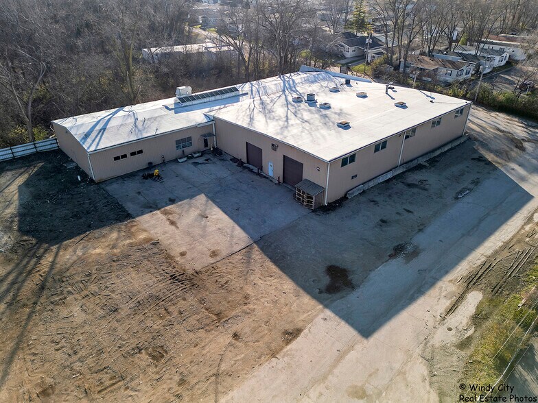 More Photos Of 301 Ramona Ave, Elgin Warehouse For Sale