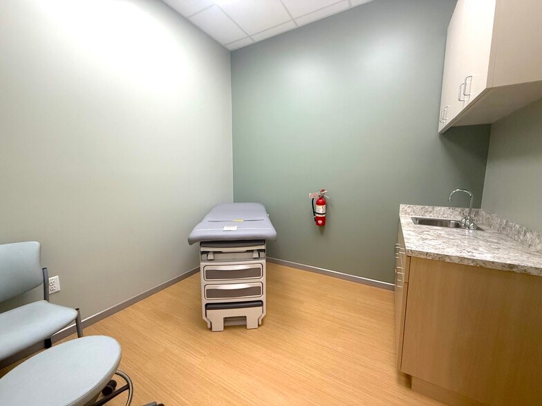 More Photos Of 7483 Sand Lake Commons Blvd, Orlando Medical For Lease