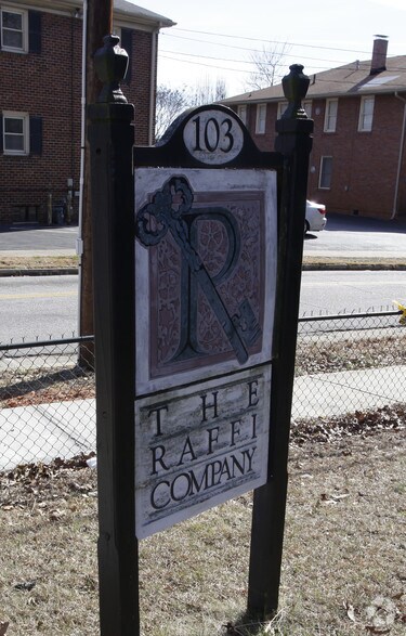 More Photos Of 103 W Stone Ave, Greenville Office For Sale