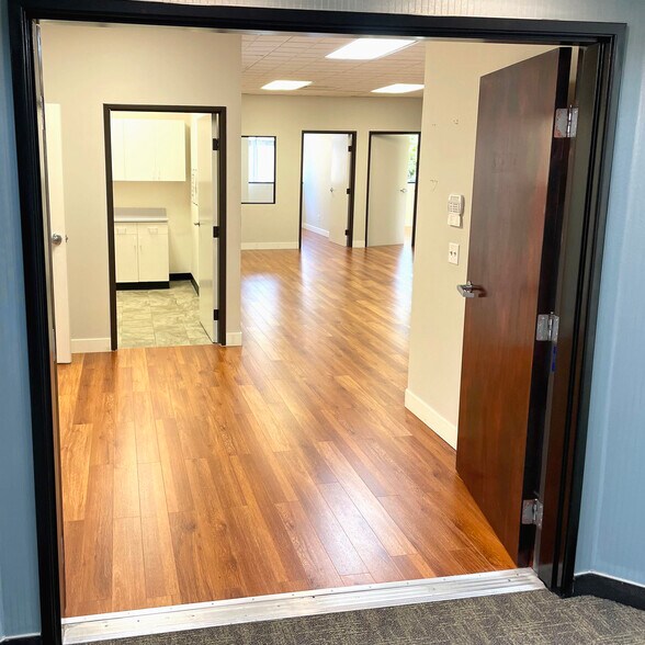 More Photos Of 4515 Ocean View Blvd, La Cañada Flintridge Medical For Lease
