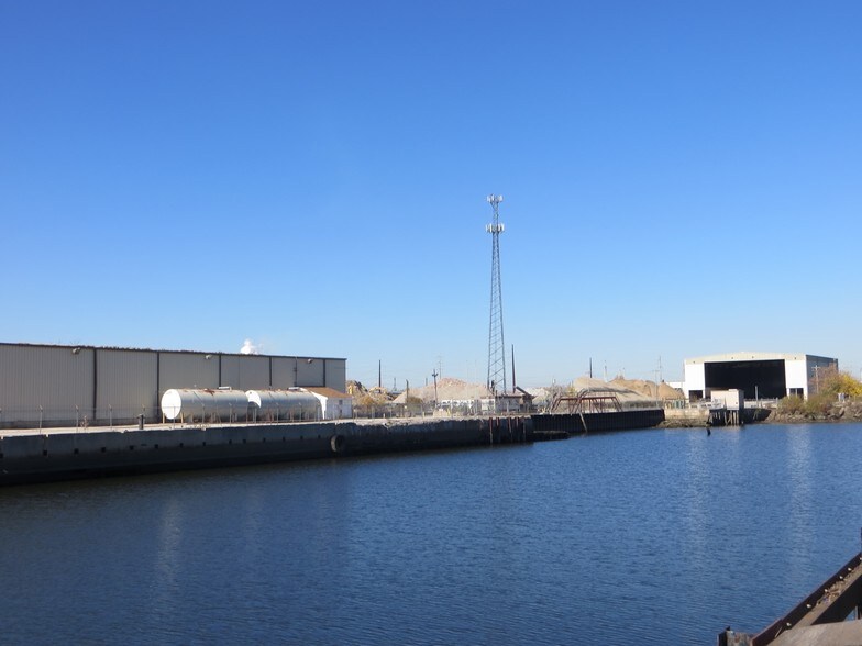 More Photos Of 2706R & 2700 Penrose Ave, Philadelphia Distribution For Sale