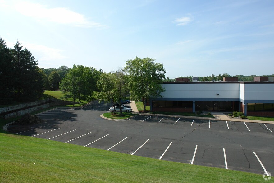 More Photos Of 6200-6230 Bury Dr, Eden Prairie Showroom For Lease