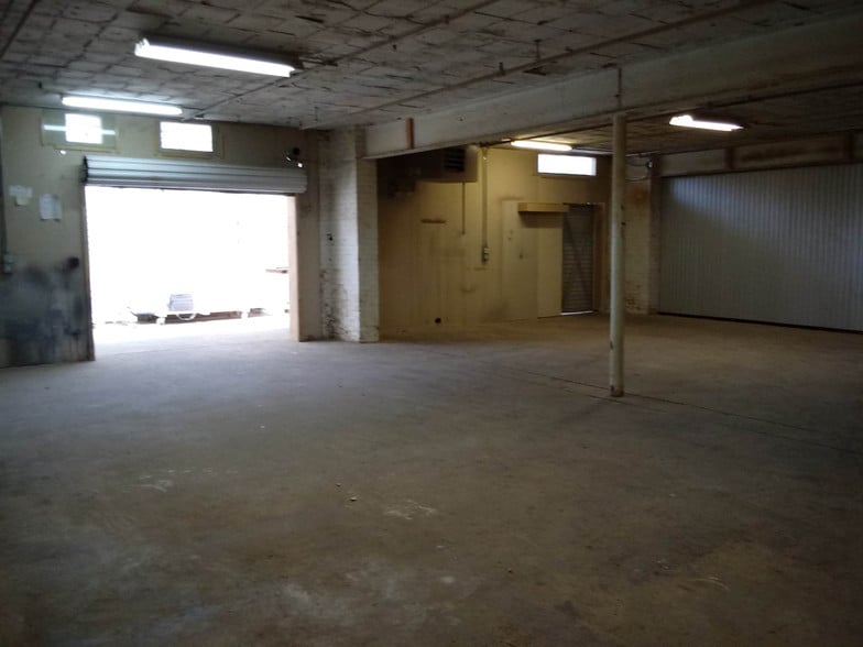 More Photos Of 2051 N Austin Ave, Chicago Self Storage For Lease