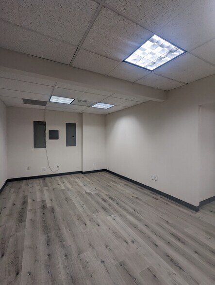 More Photos Of 5311 Topanga Canyon Blvd, Woodland Hills Office For Lease