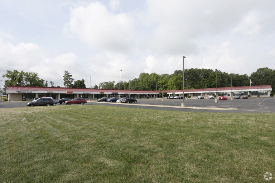 Primary Photo Of 2245 W Columbia Ave, Battle Creek General Retail For Lease