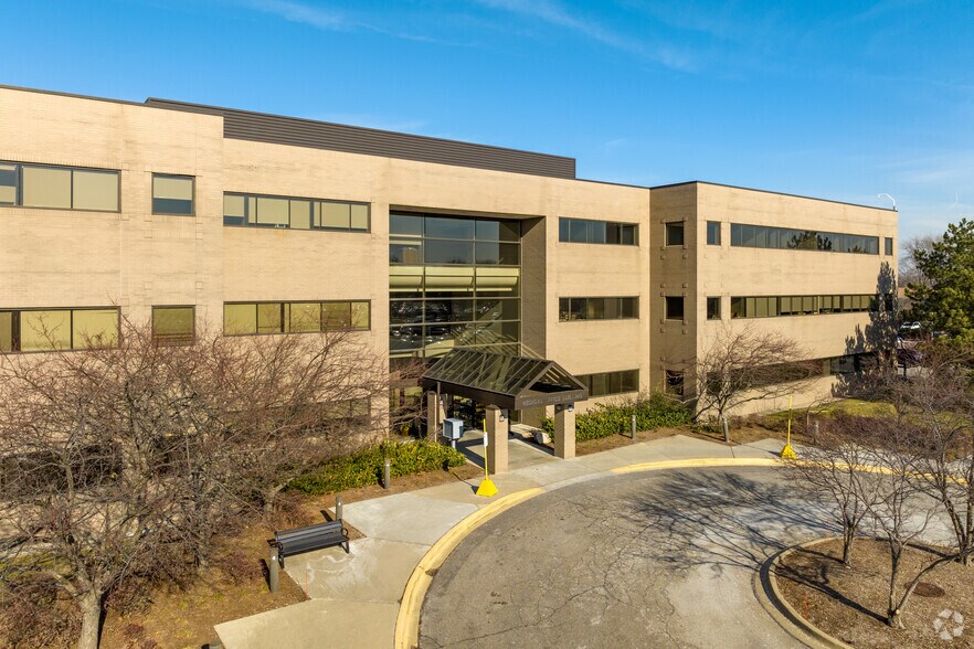 More Photos Of 11900 E Twelve Mile Rd, Warren Medical For Lease