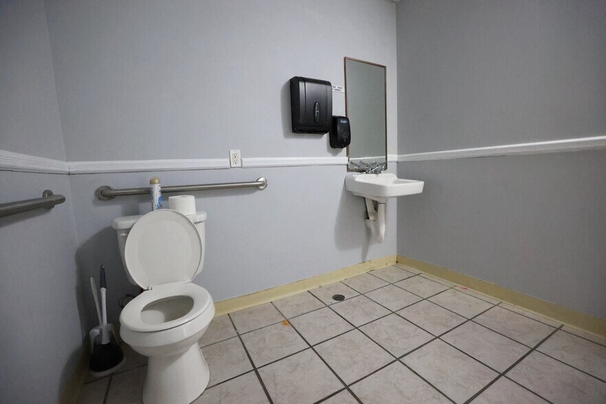 More Photos Of 508 Main St, Spotswood Storefront For Sale