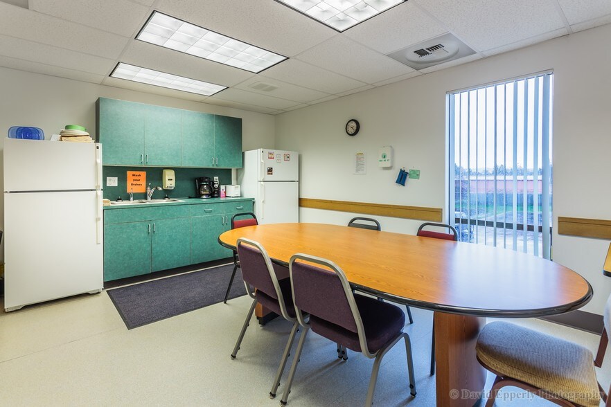 More Photos Of 1953 7th Ave, Longview Office For Sale