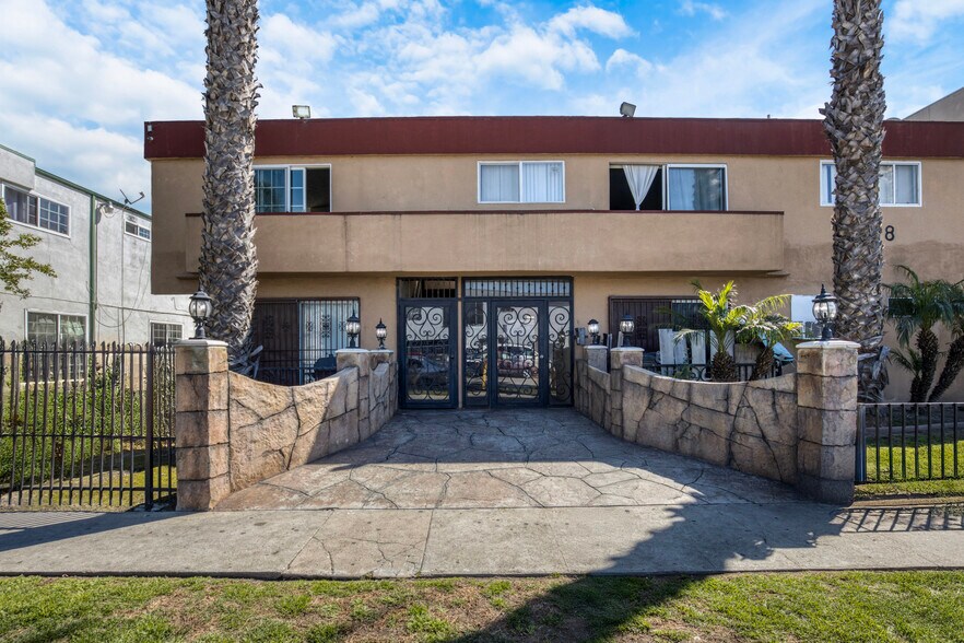 Primary Photo Of 2718 S Cochran Ave, Los Angeles Apartments For Sale