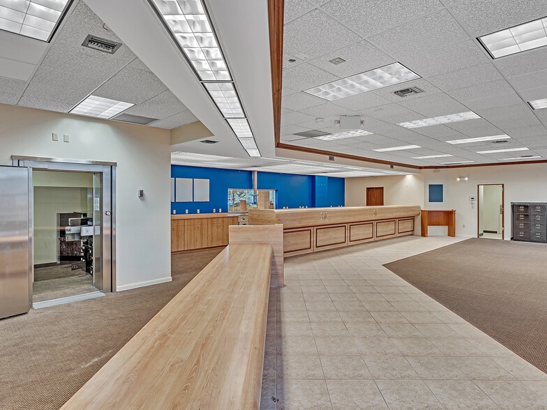 More Photos Of 4699 Nob Hill Rd, Sunrise Medical For Sale