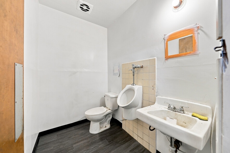 More Photos Of 777 1/2 Stanford Ave, Los Angeles Warehouse For Sale