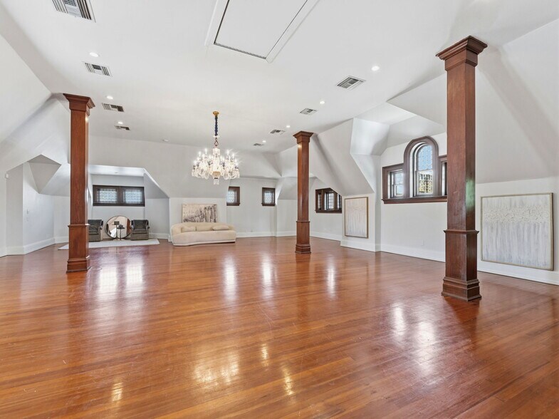 More Photos Of 341 S Plant Ave, Tampa Office Residential For Lease