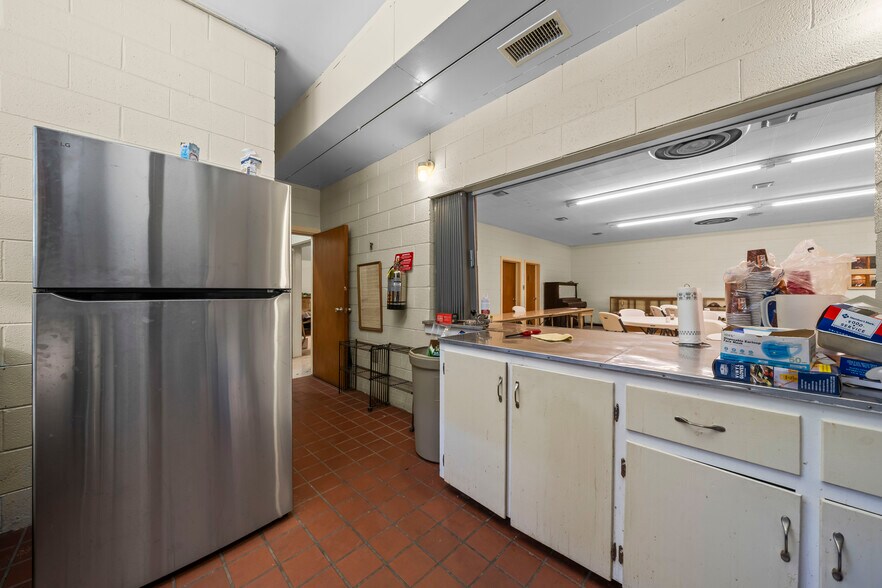 More Photos Of 126 N Elizabeth Ln, Rock Hill Flex For Sale