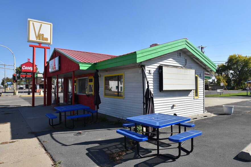 More Photos Of 4 Center Ave W, Dilworth Restaurant For Sale