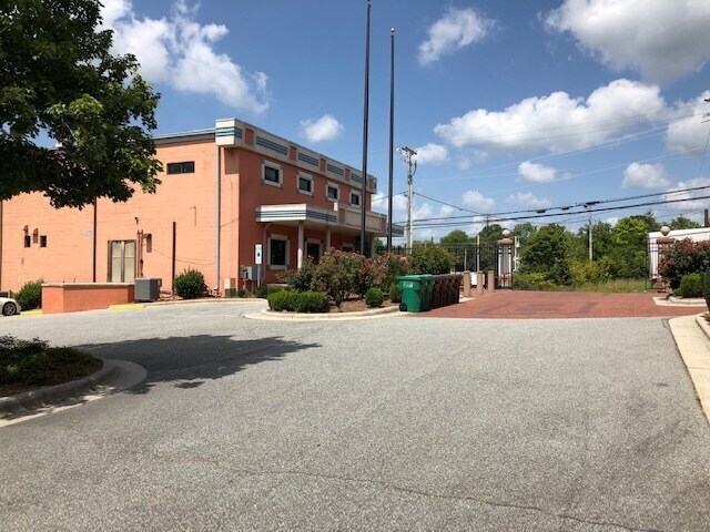 More Photos Of 807 W Ward Ave, High Point Office For Sale