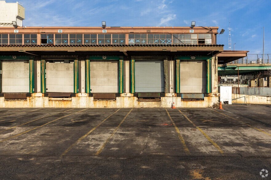 More Photos Of 460 Kingsland Ave, Brooklyn Truck Terminal For Lease
