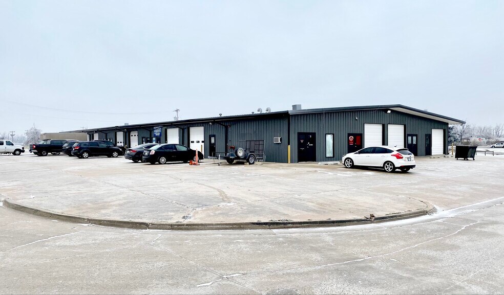 Primary Photo Of 400 Maxi Ct, Yukon Warehouse For Lease