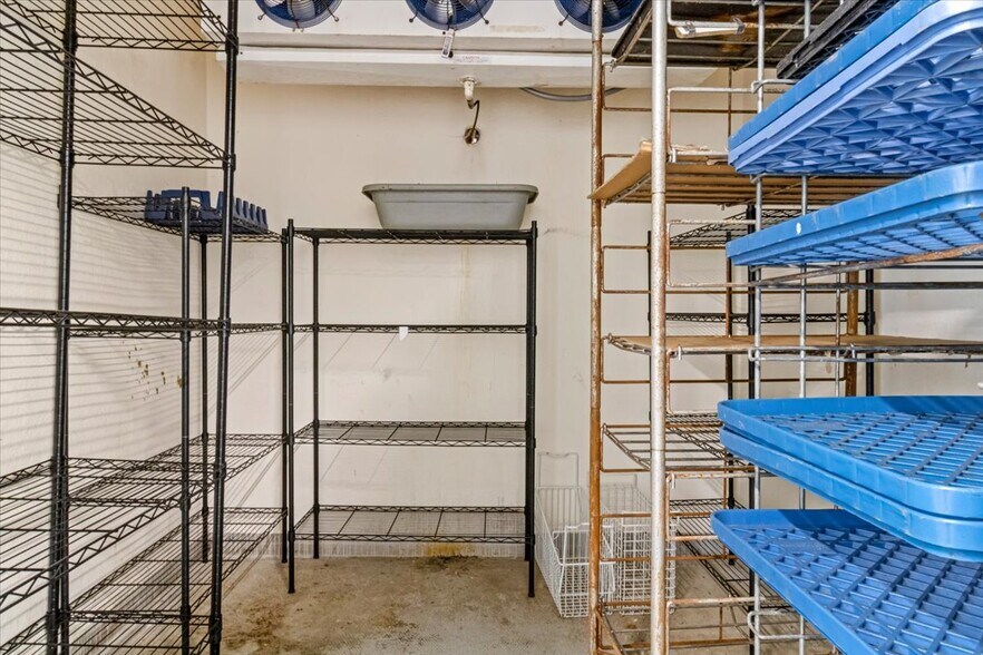 More Photos Of 406 N Main St, Lynn Restaurant For Lease