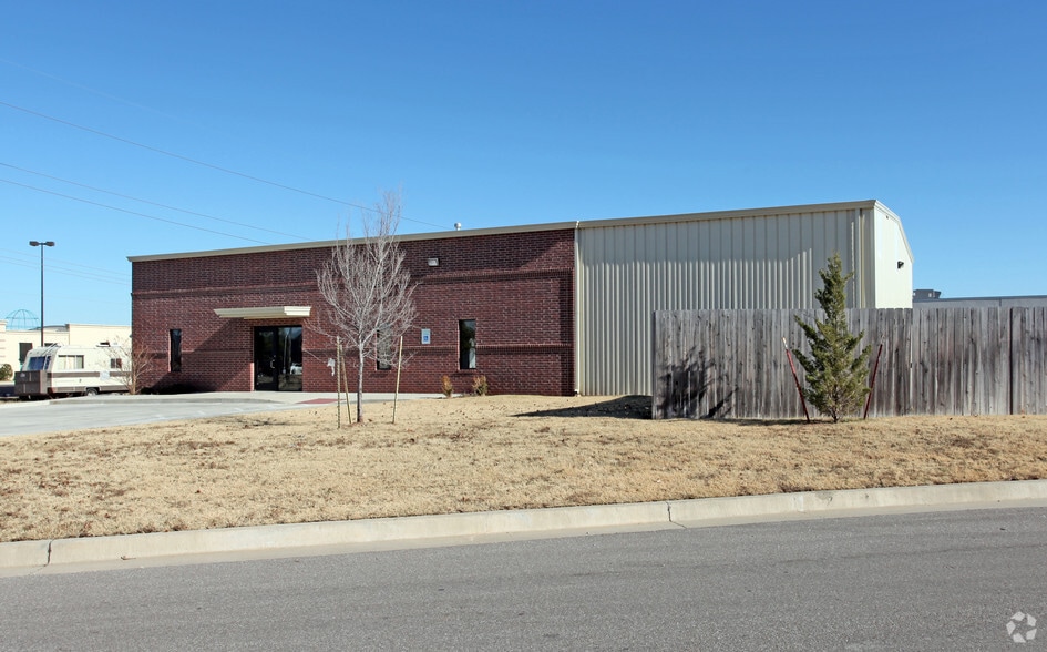 More Photos Of 8216 Rockback Ct, Oklahoma City Warehouse For Lease