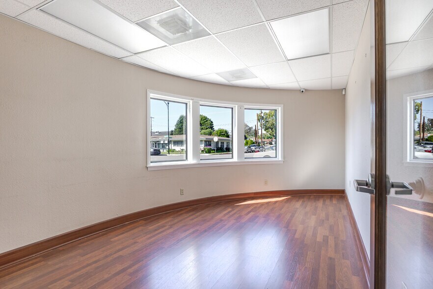 More Photos Of 1020 W Magnolia Blvd, Burbank Warehouse For Lease