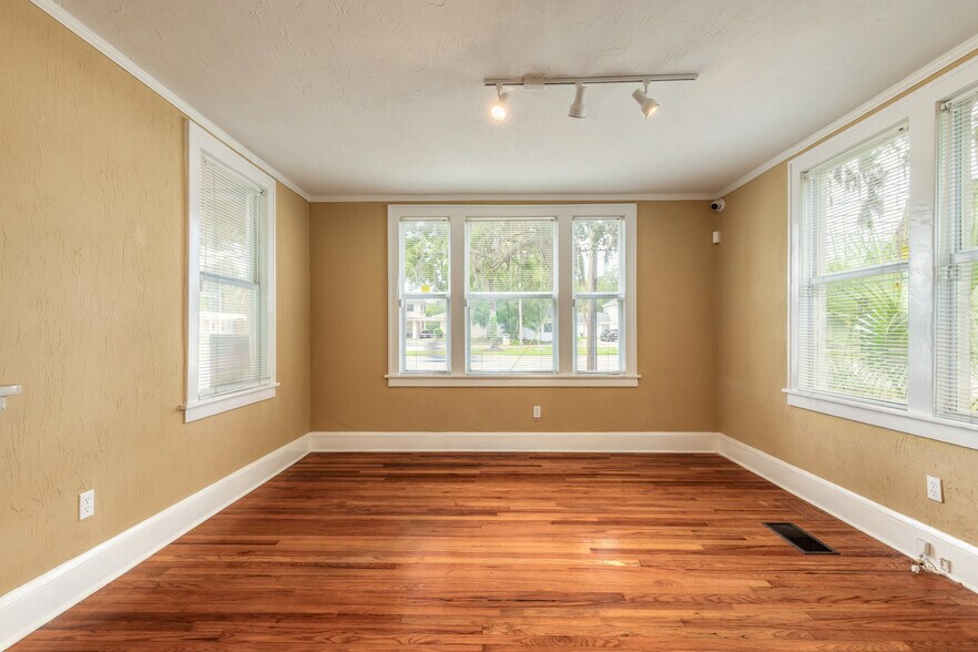 More Photos Of 519 S Ridgewood Ave, Daytona Beach Office For Sale