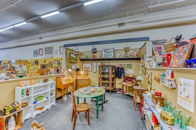 More Photos Of 443 Railroad St, Saint Johnsbury General Retail For Sale