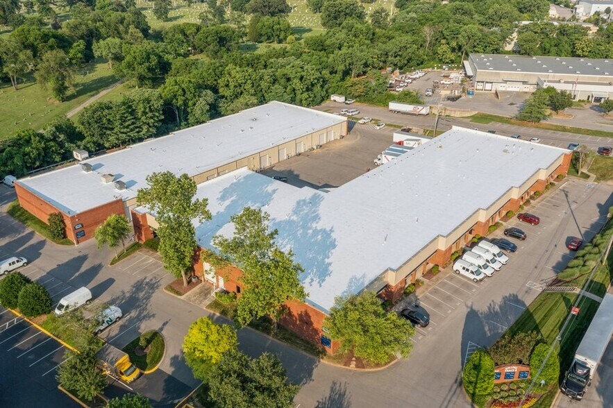 More Photos Of 830 Fesslers Pky, Nashville Light Distribution For Lease