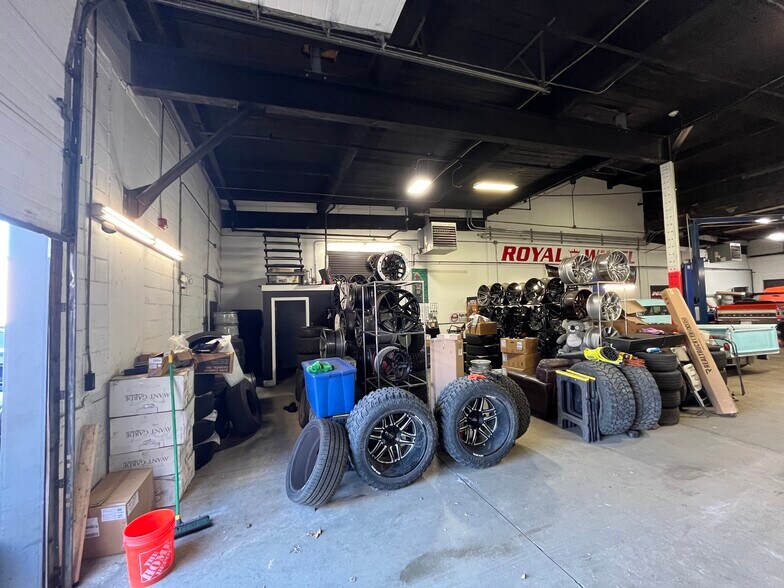 More Photos Of 108 Clematis Ave, Waltham Unknown For Lease