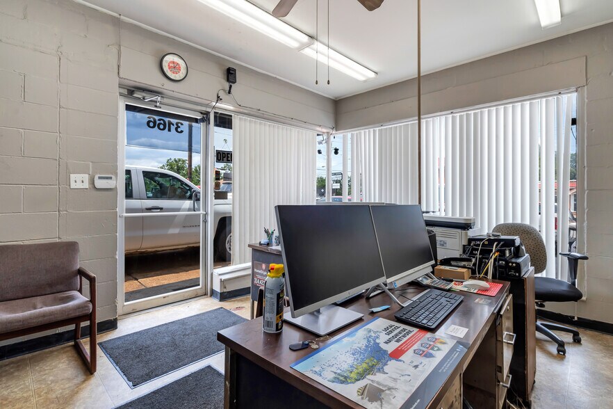 More Photos Of 3166 Ashby Rd, Saint Ann Auto Repair For Sale