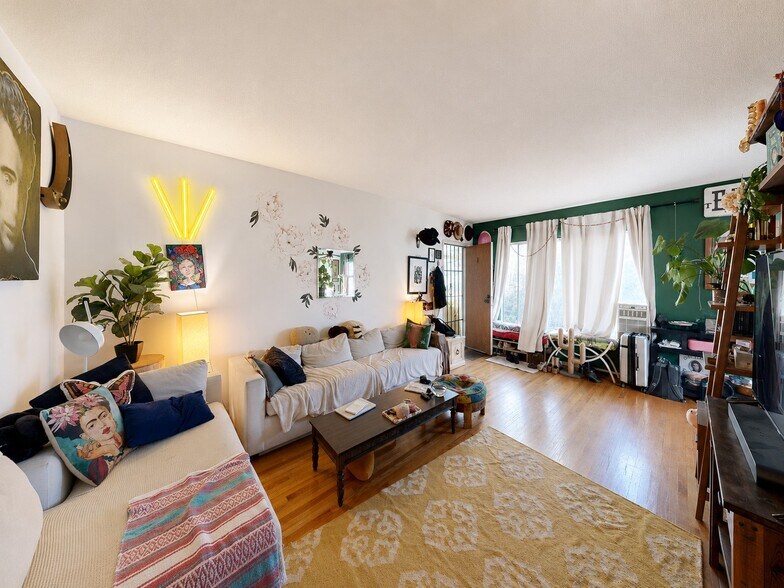 More Photos Of 5642 Lexington Ave, Los Angeles Apartments For Sale