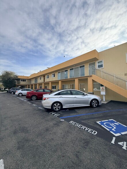 More Photos Of 1441 Superior Ave, Newport Beach Office Residential For Lease