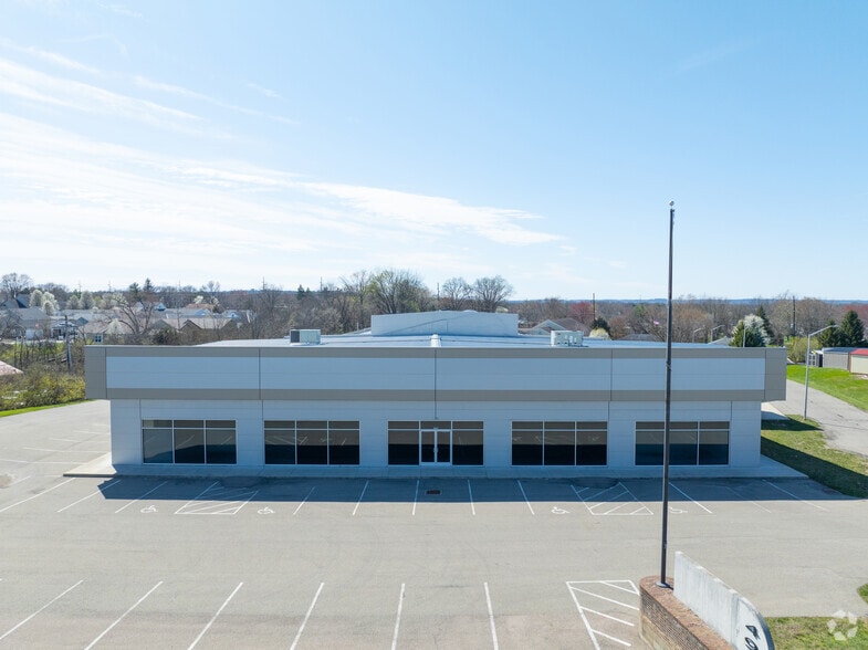 More Photos Of 4951 Dixie Hwy, Fairfield Showroom For Lease