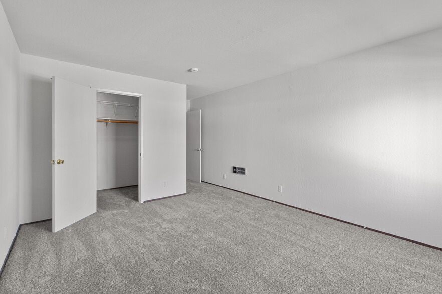 More Photos Of 121 41st St, Oakland Apartments For Sale