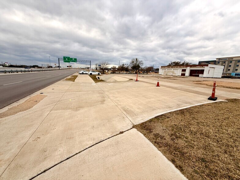More Photos Of 321 IH 35 N, Georgetown Land For Sale