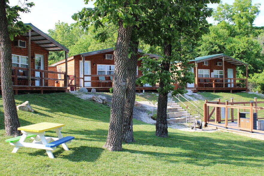 More Photos Of 1062 Susan Rd, Lake Ozark Hotel For Sale