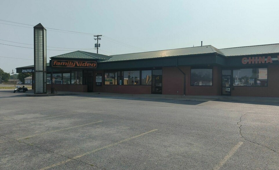 More Photos Of 709 W Main St, Marion Freestanding For Lease