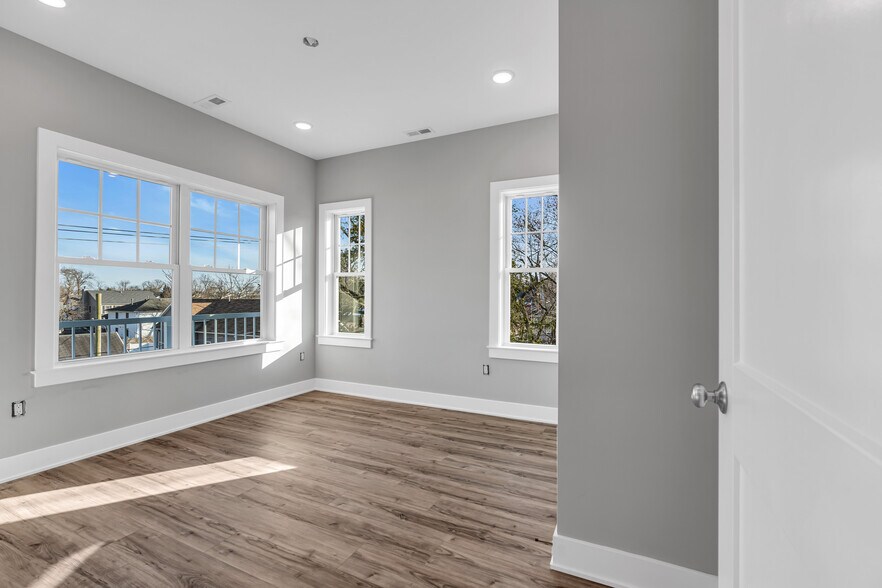 More Photos Of 33 Union Ave, Manasquan Apartments For Sale