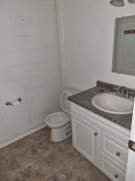 More Photos Of 52 129 Av NW, Edmonton Industrial For Lease