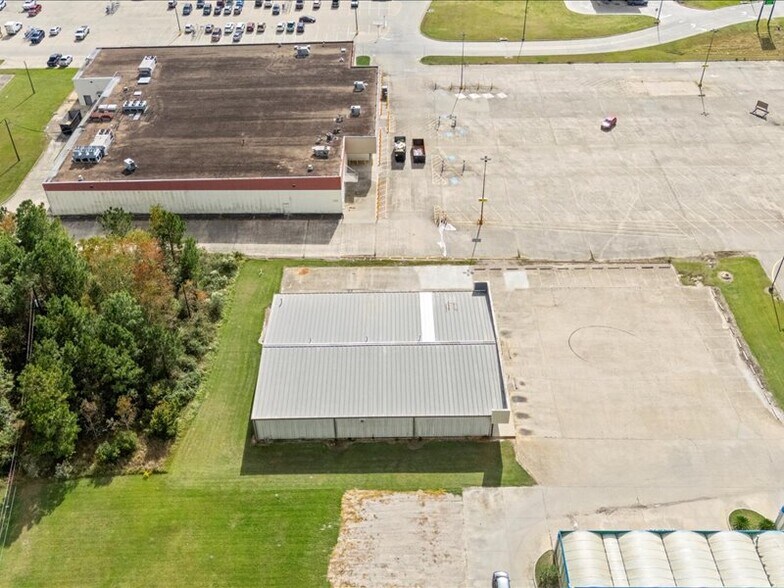 More Photos Of 1390 N Main St, Vidor General Retail For Lease