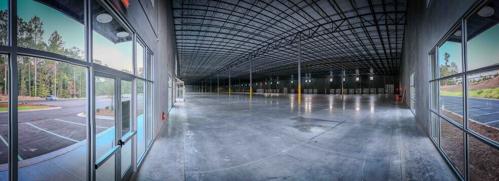 More Photos Of 5720 Trade Dr, Alpharetta Warehouse For Lease