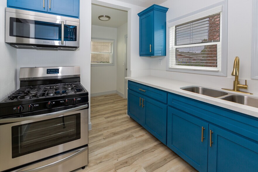 More Photos Of 1430 Linden Ave, Long Beach Multifamily For Sale