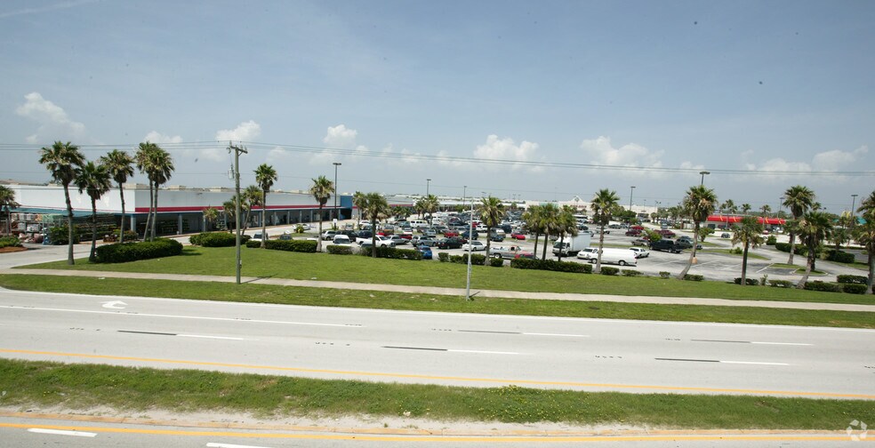 More Photos Of 959-991 E Eau Gallie Blvd, Melbourne Supermarket For Lease