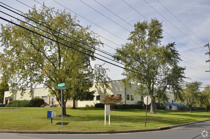 More Photos Of 200 Commerce Dr, Montgomeryville Warehouse For Sale