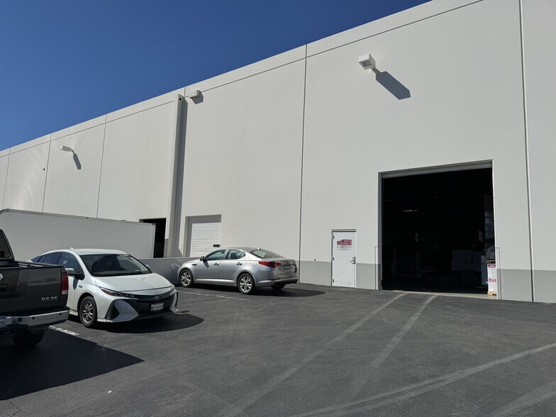 More Photos Of 28908 Avenue Paine, Valencia Warehouse For Lease