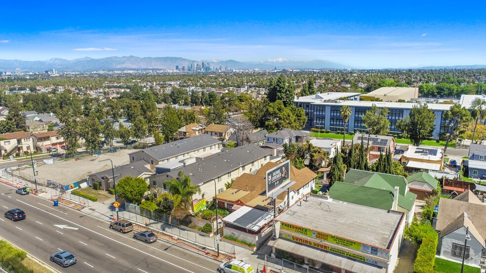 More Photos Of 5026 Crenshaw Blvd, Los Angeles Restaurant For Sale